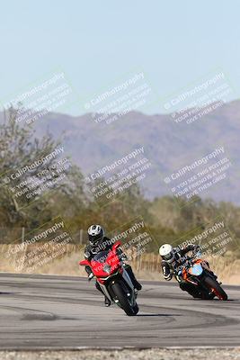 media/Dec-01-2025-Moto Forza (Mon) [[2daa91e15f]]/3-Beginner Group/Session 3 (Turn 3)/